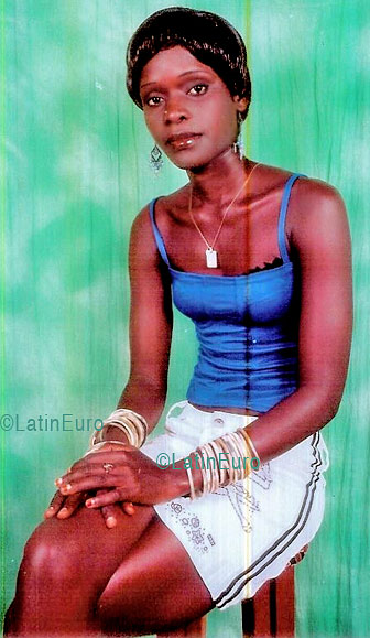 Date this sensual Faso girl Fati from  A9757