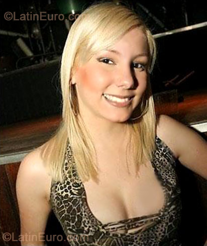 Date this good-looking Brazil girl Camila from Curitiba B-122