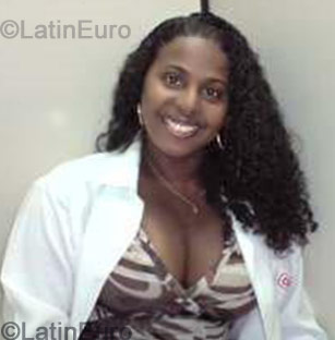 Date this hot Brazil girl Ilzalee from Sao Jose Dos Pinhais B-172