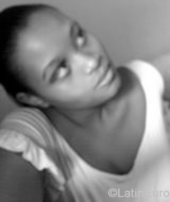 Date this happy Brazil girl Andreza from Rio de Janeiro B-225