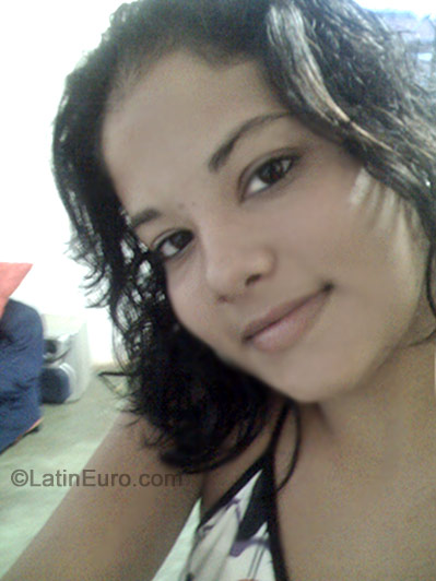 Date this delightful Brazil girl Carolina from Barretos B-235