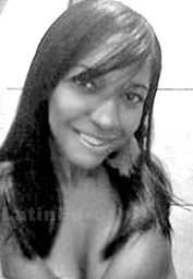 Date this happy Brazil girl Roberta from Recife B-29