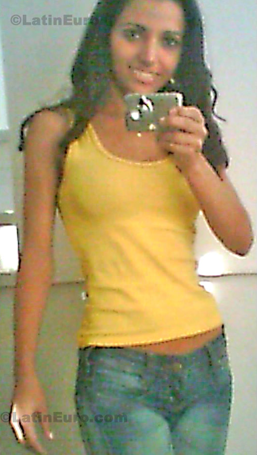 Date this gorgeous Brazil girl Junia from Sao Paulo B-48