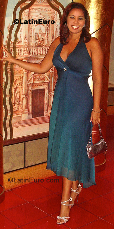 Date this delightful Brazil girl Ellen from Vitoria B-68