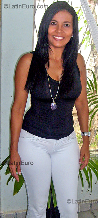 Date this pretty Brazil girl Valeria from Joao Pessoa B-86