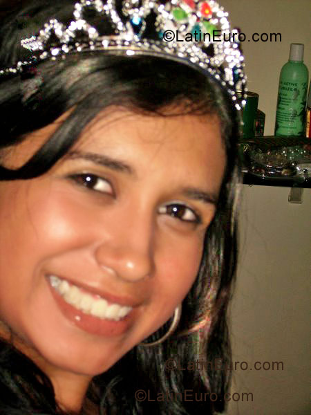 Date this nice looking Brazil girl Natalia from Petropolis B1024