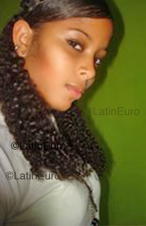 Date this sensual Brazil girl Mariana from Aracaju B1066