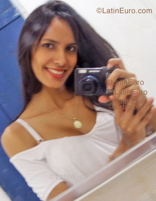 Date this good-looking Brazil girl Barbara from Aracaju B1130