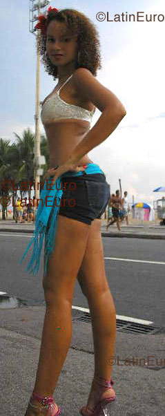 Date this delightful Brazil girl Fernanda from Rio De Janeiro B1152