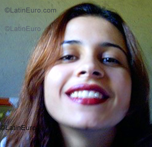 Date this happy Brazil girl Franciane- from Barra Mansa B1181