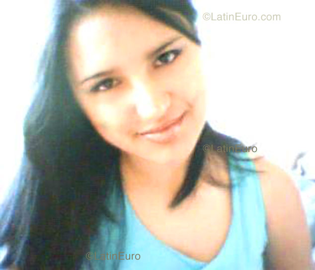 Date this happy Brazil girl Vanessa from Fraiburgo B1207