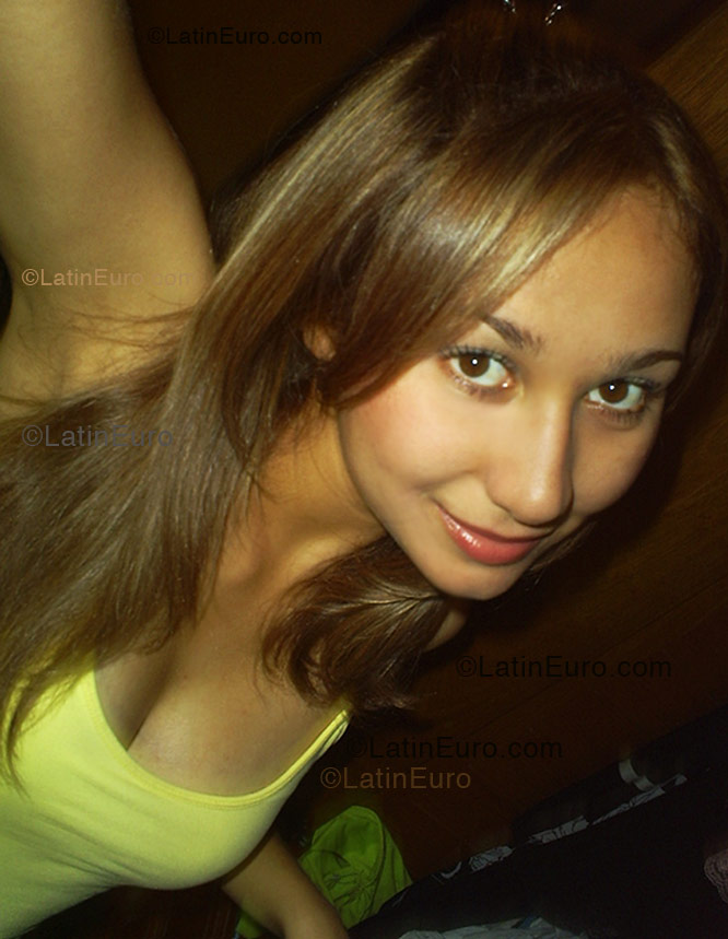 Date this voluptuous Brazil girl Alessandra from Campinas B1283