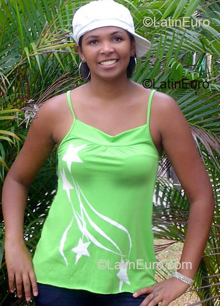 Date this cute Brazil girl Nilcileia from Itaperuna B1368