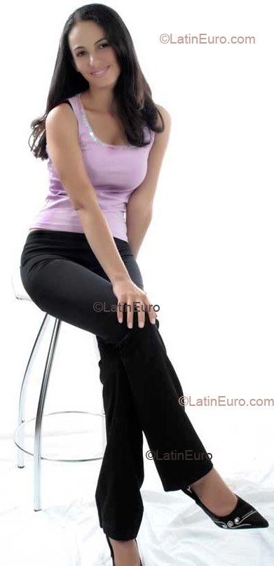 Date this voluptuous Brazil girl Edvania from Palmas B1419