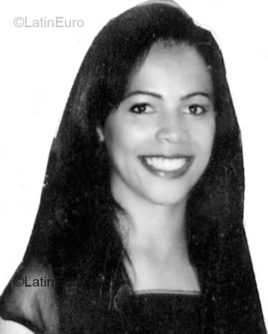 Date this cute Brazil girl Diva from Brasilia B1477