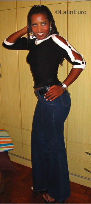 Date this nice looking Brazil girl Adriana from Belo Horizonte B1489