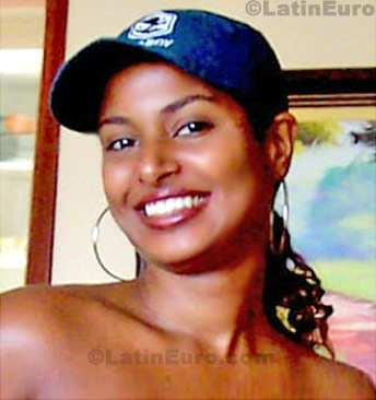 Date this happy Brazil girl Aninha from Recife B149