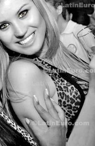 Date this sultry Brazil girl Evelin from Curitiba B151