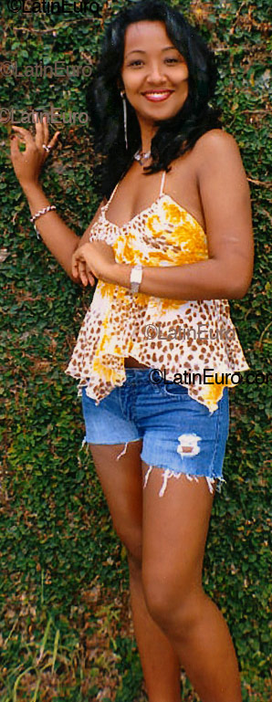 Date this nice looking Brazil girl Claudiney from Manaus B1628