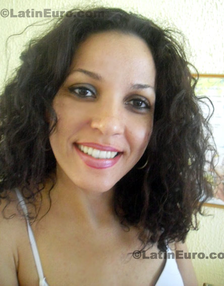 Date this foxy Brazil girl Cristiane from Rio de Janeiro B163