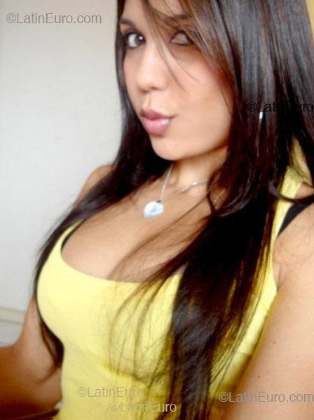 Date this beautiful Brazil girl Raphaella from Rio de Janeiro B1676