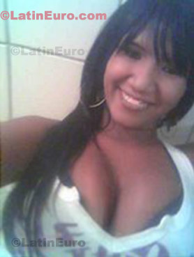 Date this voluptuous Brazil girl Francislene from Petrolina B17