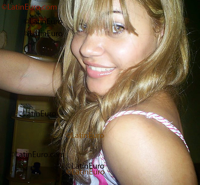 Date this nice looking Brazil girl Ludmilla from Goiania B1776