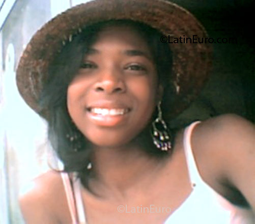 Date this pretty Brazil girl Juliana from Nova Iguacu B1795