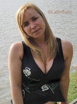 Date this cute Brazil girl Ana from Curitiba B1827