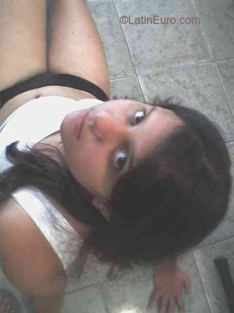 Date this attractive Brazil girl Vivian from Araras B1839