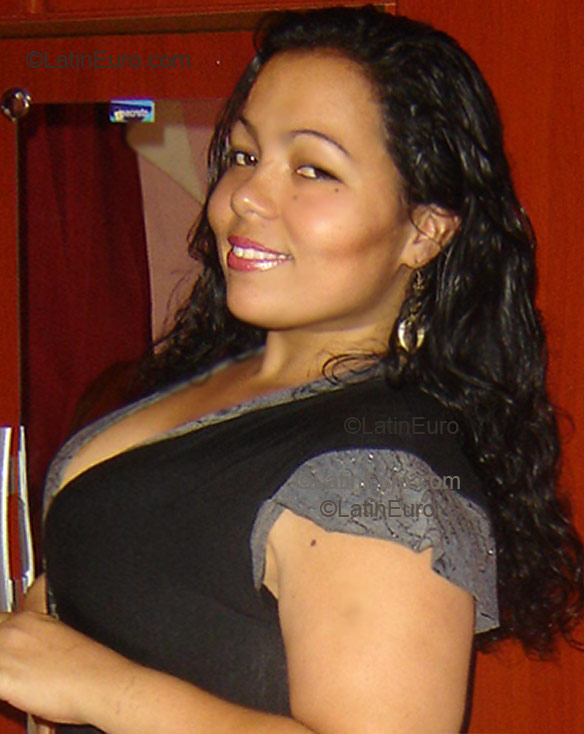 Date this sensual Brazil girl Valeria from Sao Vicente B1844