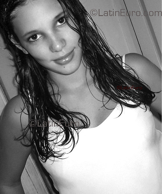 Date this charming Brazil girl Gleyce from  B1897