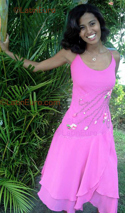 Date this athletic Brazil girl Graciela from Aracaju B1906