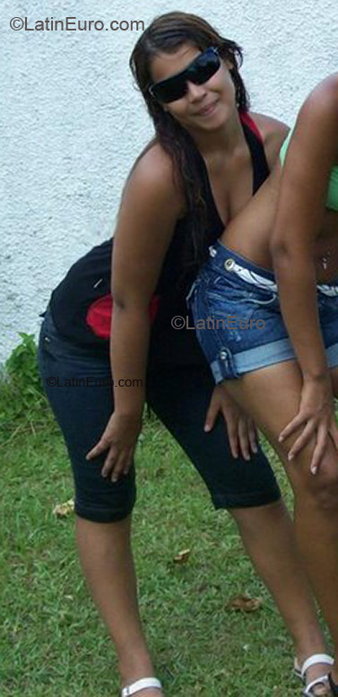 Date this athletic Brazil girl Sheyline from Rio de Janeiro B1923