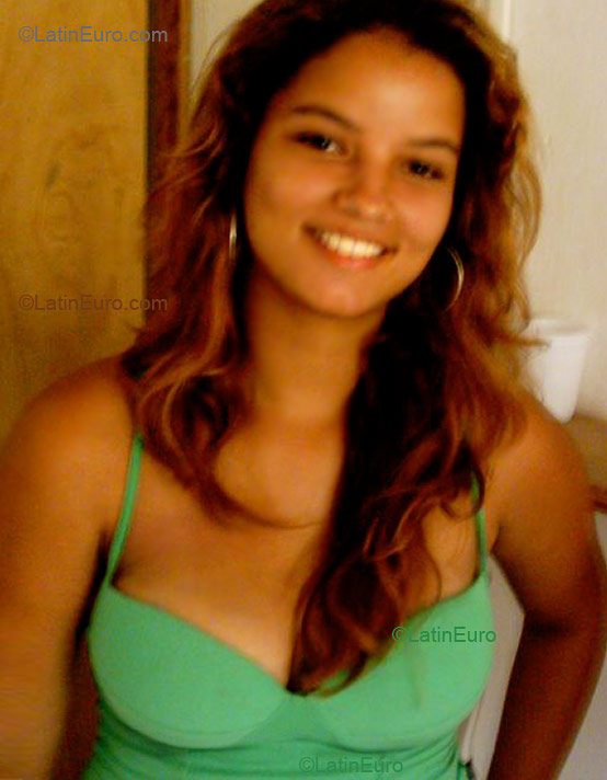Date this charming Brazil girl Cinthya from Maceio B1993