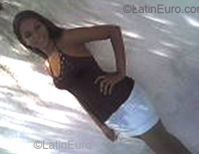 Date this attractive Brazil girl Gleyssiane from Fortaleza B2000