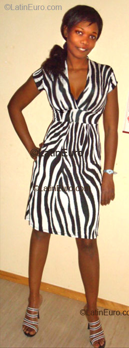 Date this nice looking Brazil girl Lathifa from Munich B2017