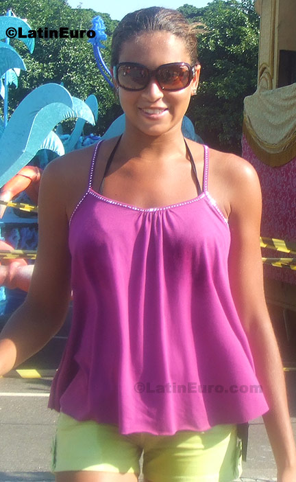Date this delightful Brazil girl Adriana from Nova Iguacu B202