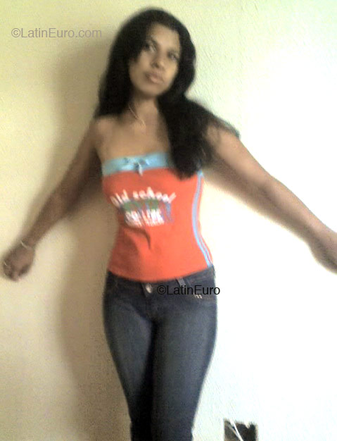 Date this georgeous Brazil girl Claudia from Ceilandia B2027