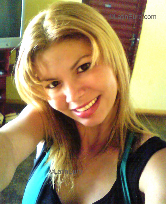 Date this cute Brazil girl Ketten- from  B2035