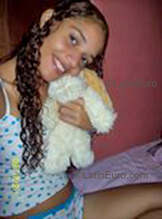 Date this gorgeous Brazil girl Kelly from  B2039