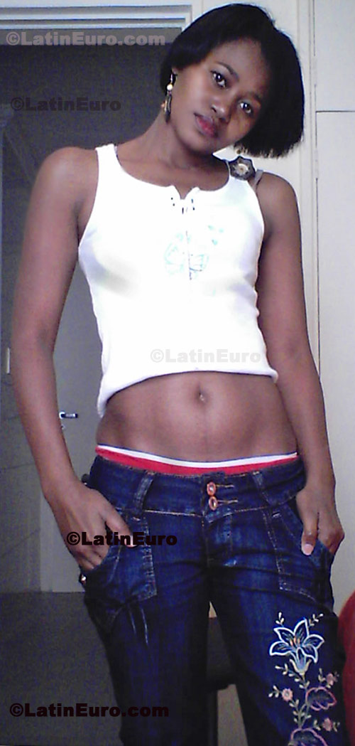Date this hard body Brazil girl Irani from Embu B205