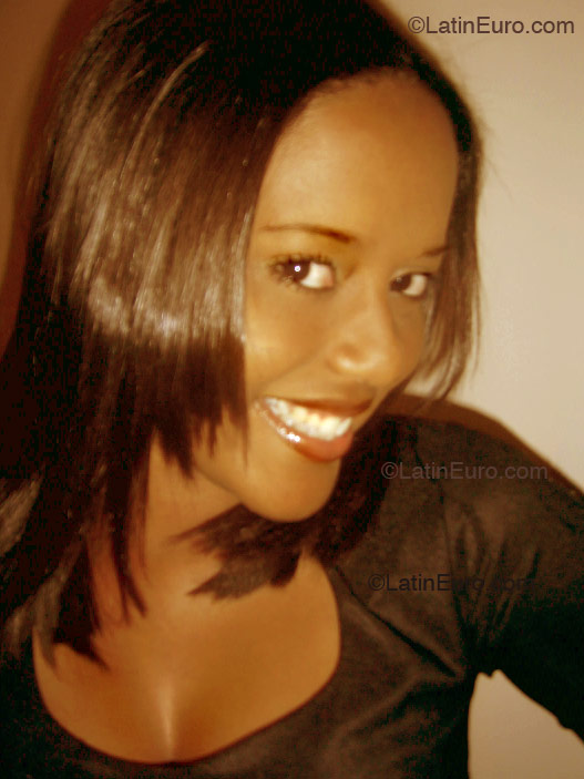 Date this charming Brazil girl Taina from Serra B2057