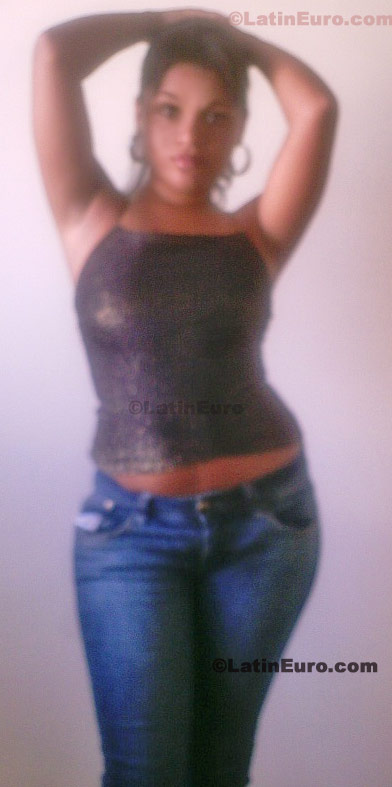 Date this hot Brazil girl Erika from Aracaju B206