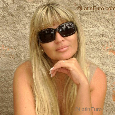 Date this charming Brazil girl Vera from Vila Velha B2162