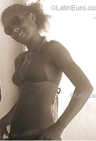 Date this beautiful Brazil girl Ciane from  B2199