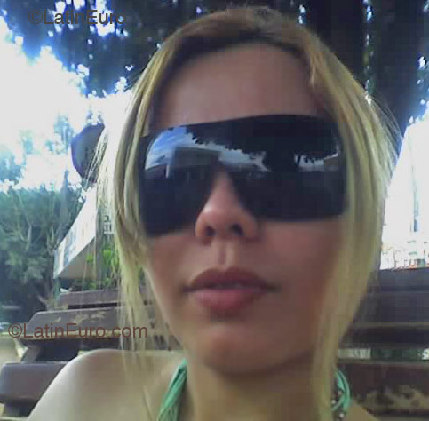 Date this good-looking Brazil girl Kelly from  B2200