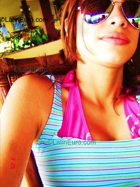 Date this gorgeous Brazil girl Heloisa from Brasilia B2204