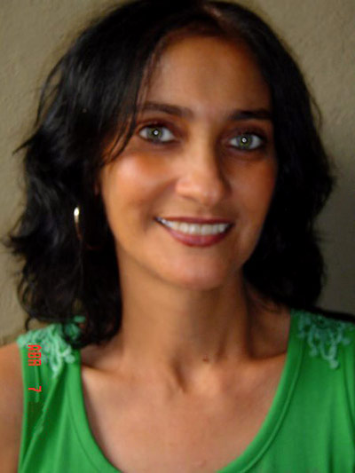 Date this happy Brazil girl Maria from Santos B2272