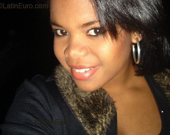 Date this charming Brazil girl Zambia from  B2277
